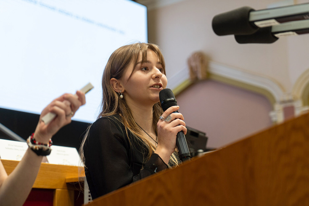 konference uvodka sirka